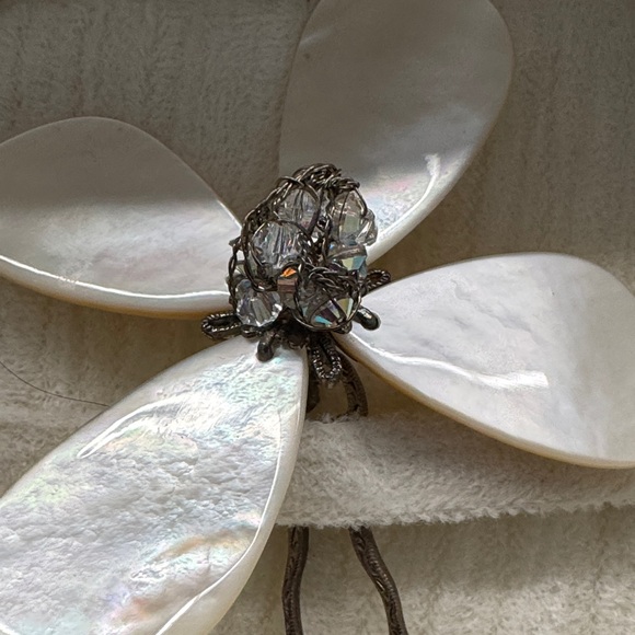 Tacori Swarovski Shell Hairpin (bridal ) NWOT in original box never been used . - Picture 4 of 6